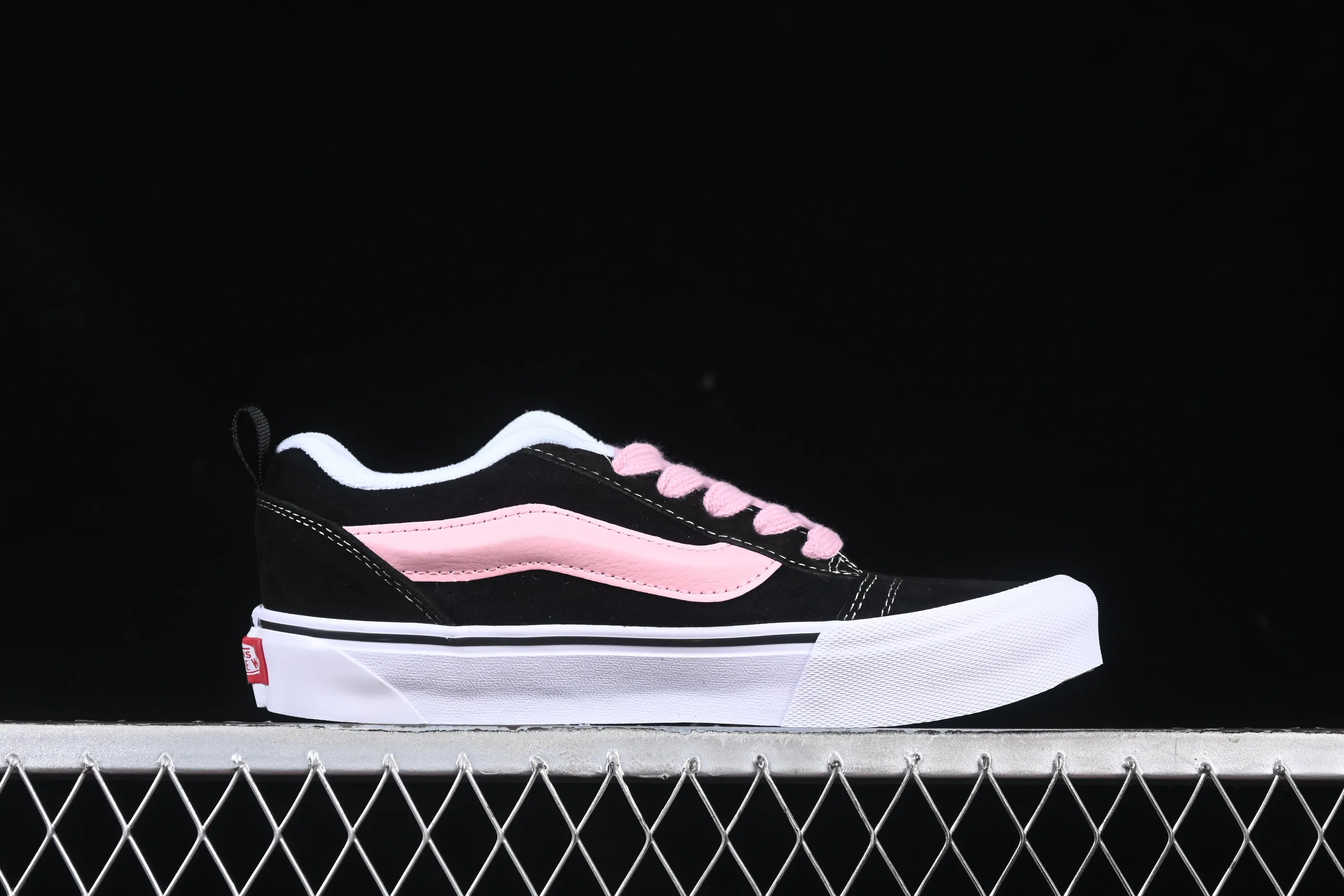 All categories Vans Vans series Vans Low Vans low-top Vans Knu Skool black and pink color comfortable and fashionable non-slip wear-resistant low-top casual sneakers VN0009QCB9P